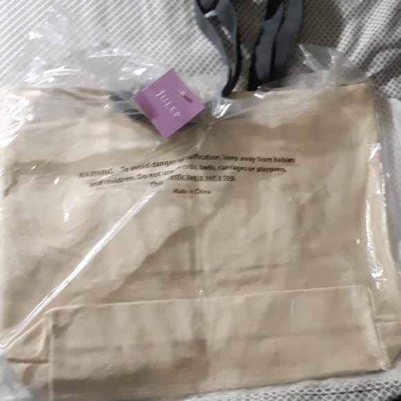 Julep 'BRAVE PRETTY' collection - Picture 2 of 2